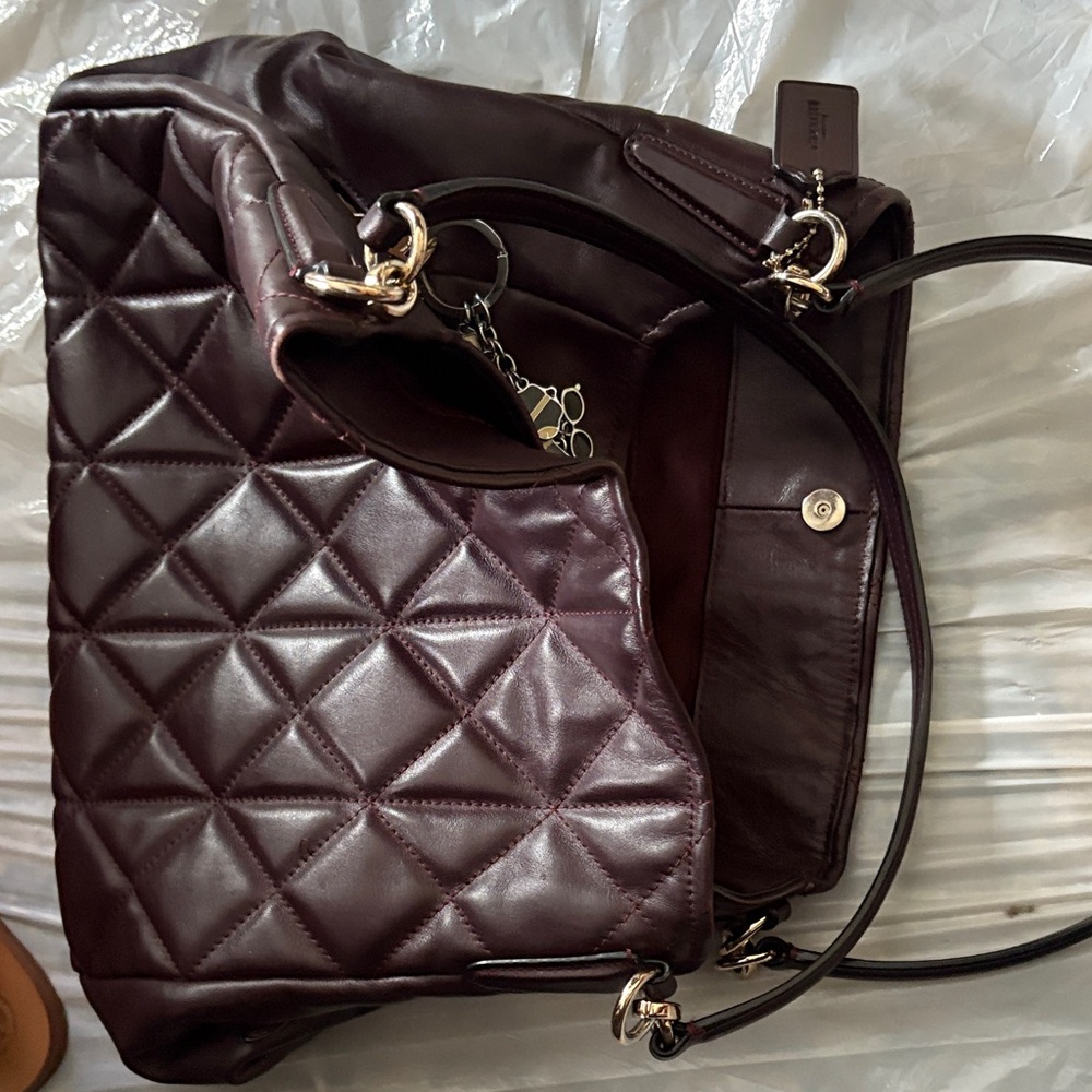 Elegant Quilted Brown Handbag - Picture 5 of 5